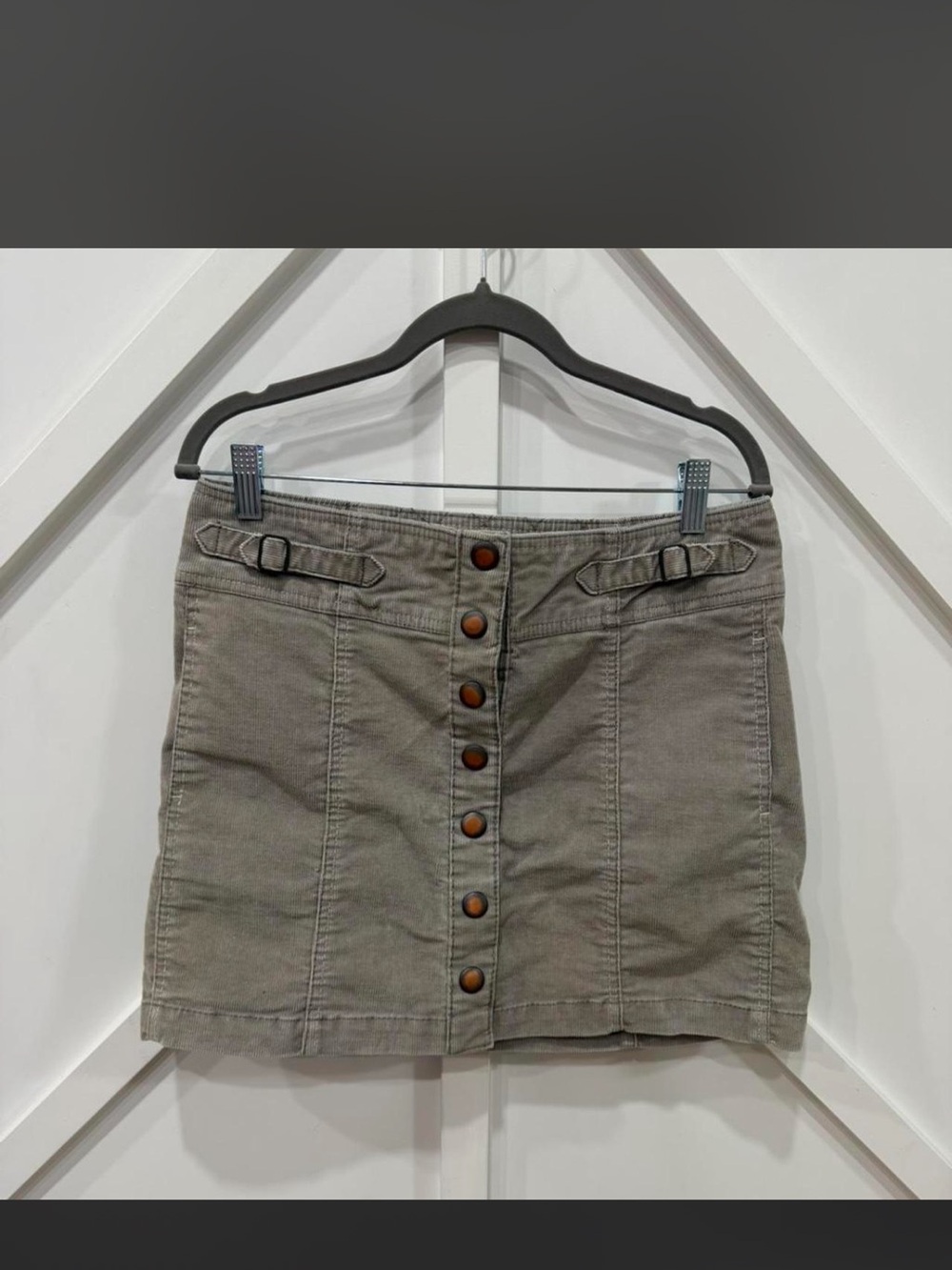 GAP Beige Button-Front Mini Skirt - Picture 2 of 5